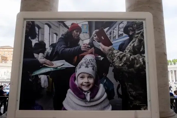 Photograph of a girl at the border with Ukraine, part of the “Women’s Cry” photo exposition at the Vatican during the month of May 2023.?w=200&h=150