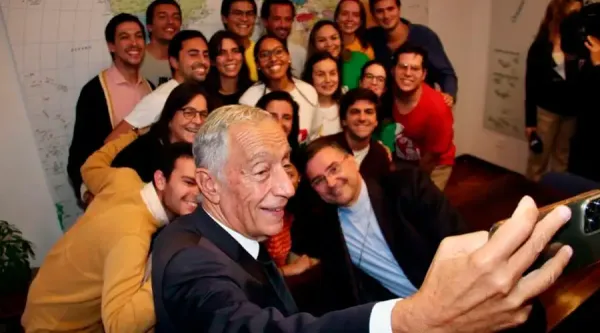 Portugal's President Marcelo Rebelo de Sousa takes a selfie with volunteers from WYD Lisbon 2023. Photo credit: WYD Lisbon 2023