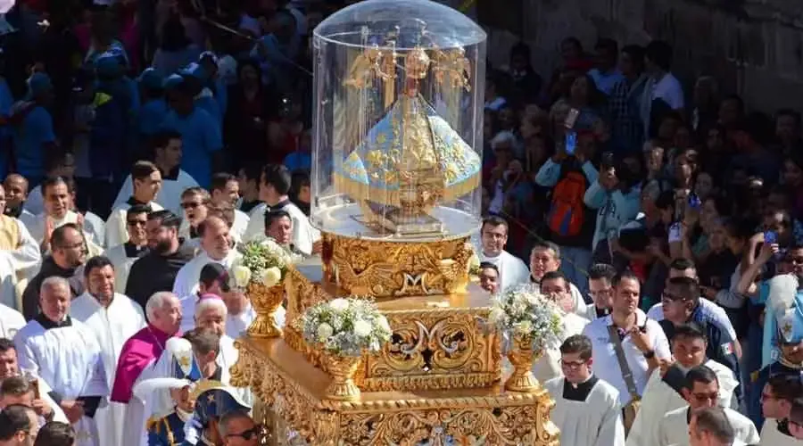 A procession of the Virgin of San Juan de los Lagos in Mexico.?w=200&h=150