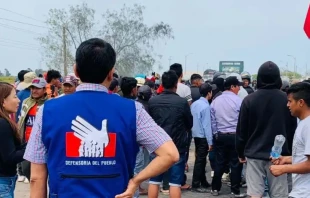 Representatives of the Ombudsman's Office arrive to dissuade the protesters in Peru, December 2022. Credit: ANDINA/Dissemination