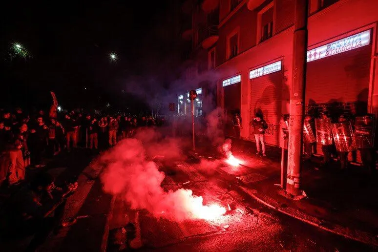 Demonstrators threw smoke bombs, smashed windows, and spray-painted pro-abortion graffiti on the Pro Vita & Famiglia association’s main office in Rome on Nov. 25, 2023, despite the presence of Italian police at the protest.?w=200&h=150