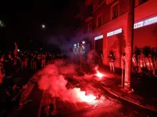 Demonstrators threw smoke bombs, smashed windows, and spray-painted pro-abortion graffiti on the Pro Vita & Famiglia association’s main office in Rome on Nov. 25, 2023, despite the presence of Italian police at the protest.