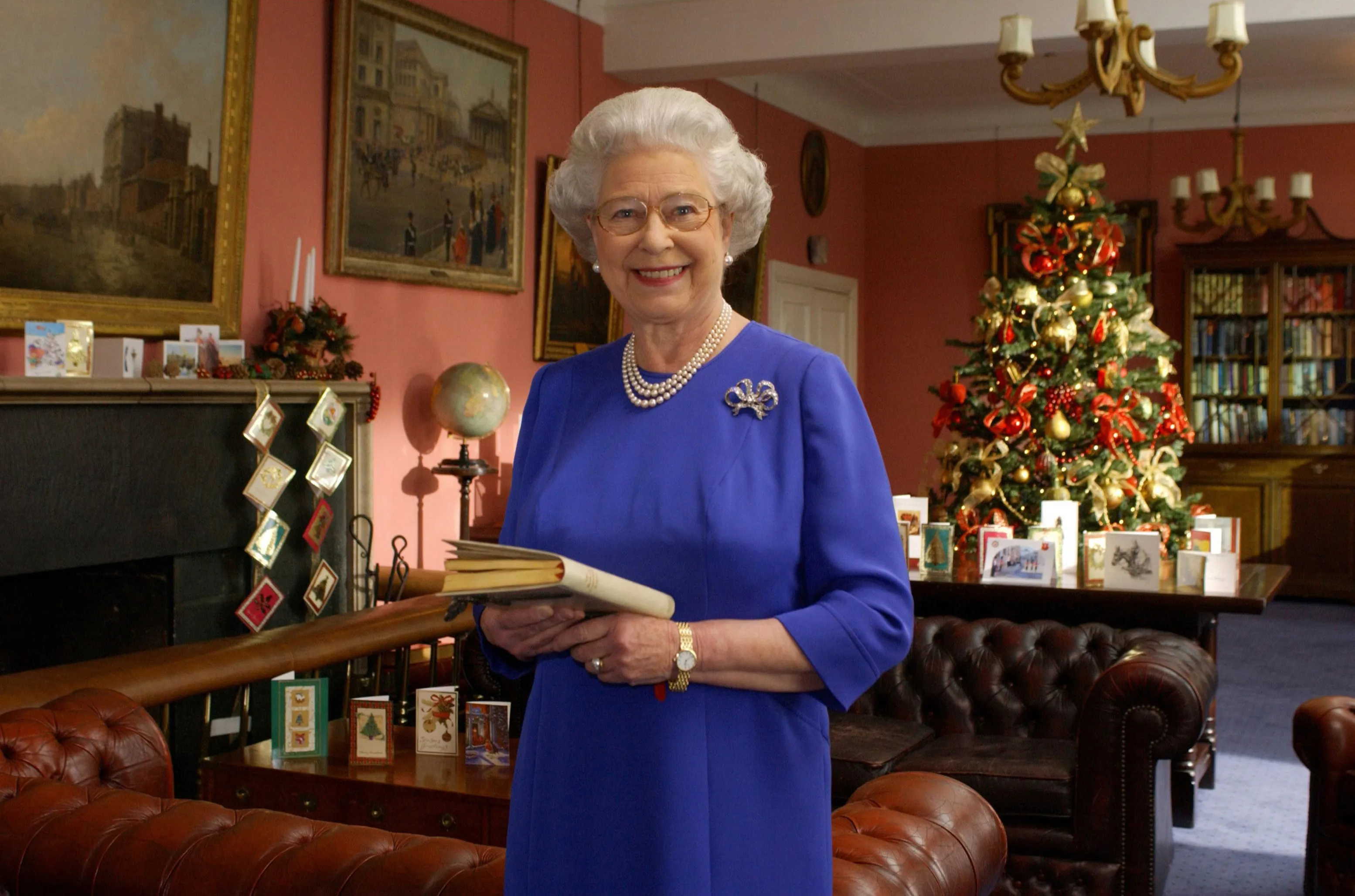 Queen Elizabeth II films her traditional Christmas broadcast to the Commonwealth from Buckingham Palace on Dec. 19, 2001 in London, England.?w=200&h=150