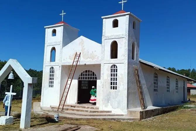 Reconstruction of the church of Santa Anita in the Tarahumara mountain range in northern Mexico.?w=200&h=150