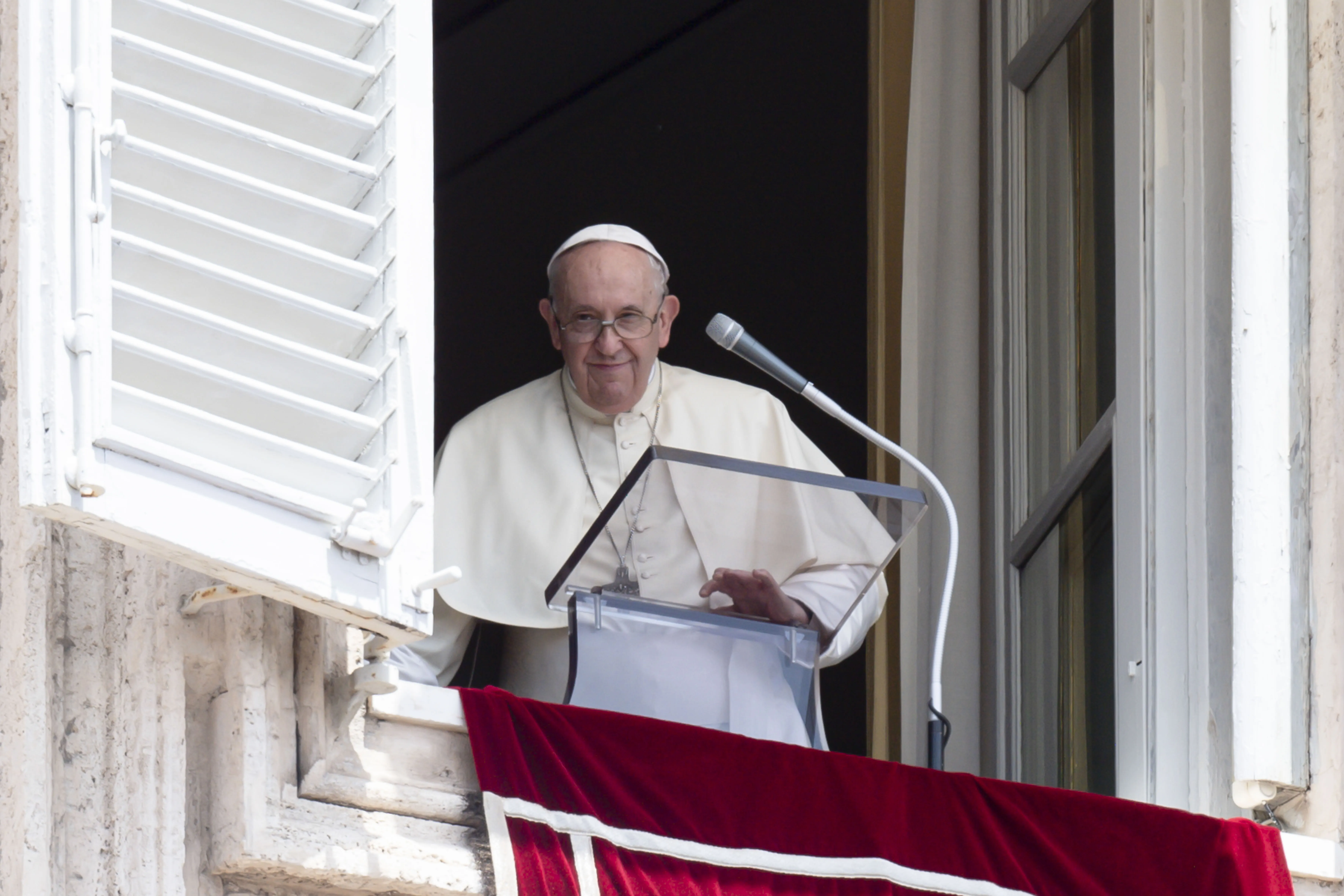 Pope Francis delivers the Regina Coeli address in St. Peter's Square, May 29, 2022.?w=200&h=150