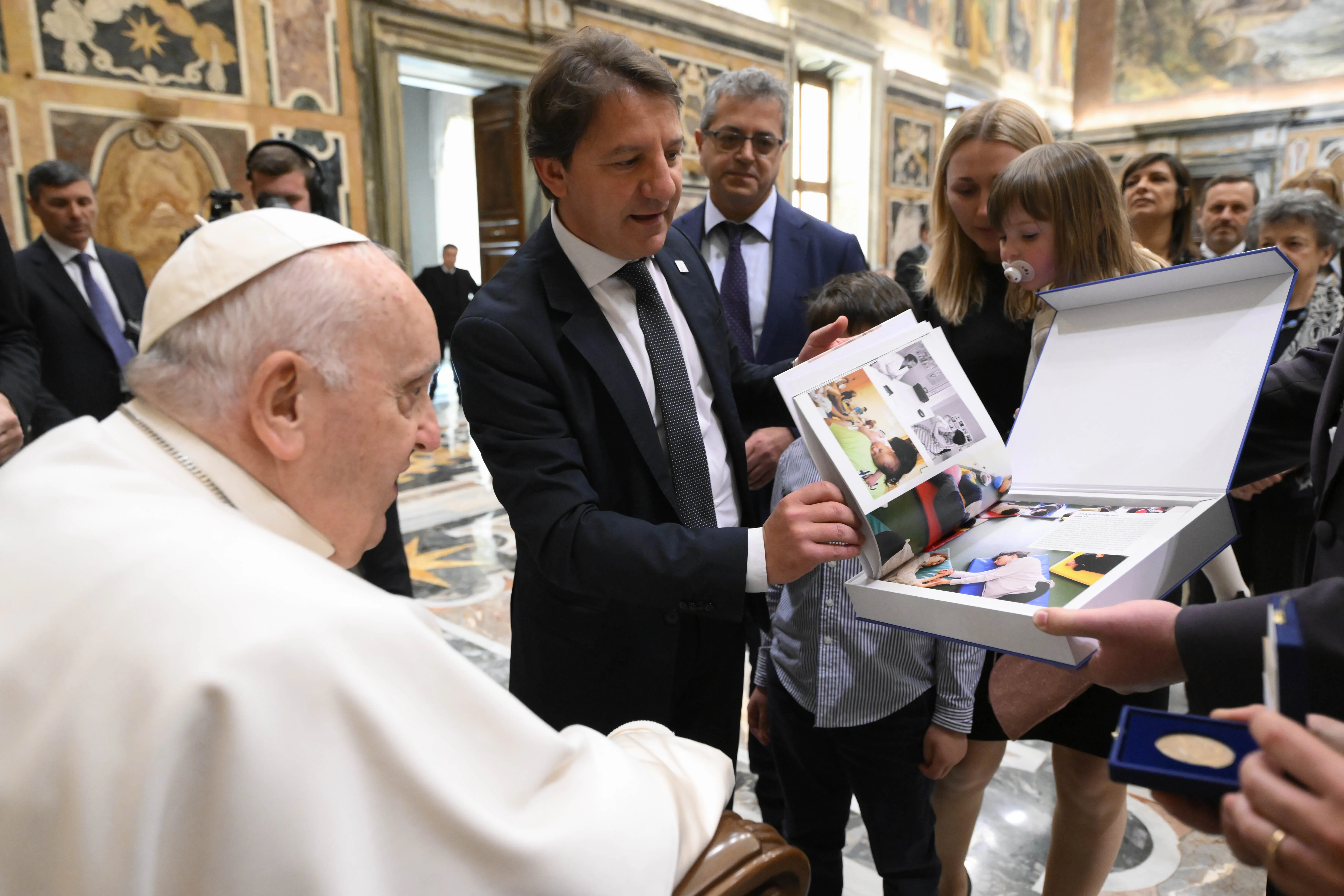 Pope Francis meets with executives and employees of the Istituto Nazionale della Previdenza Sociale, Italy's main welfare agency, April 3, 2023.?w=200&h=150