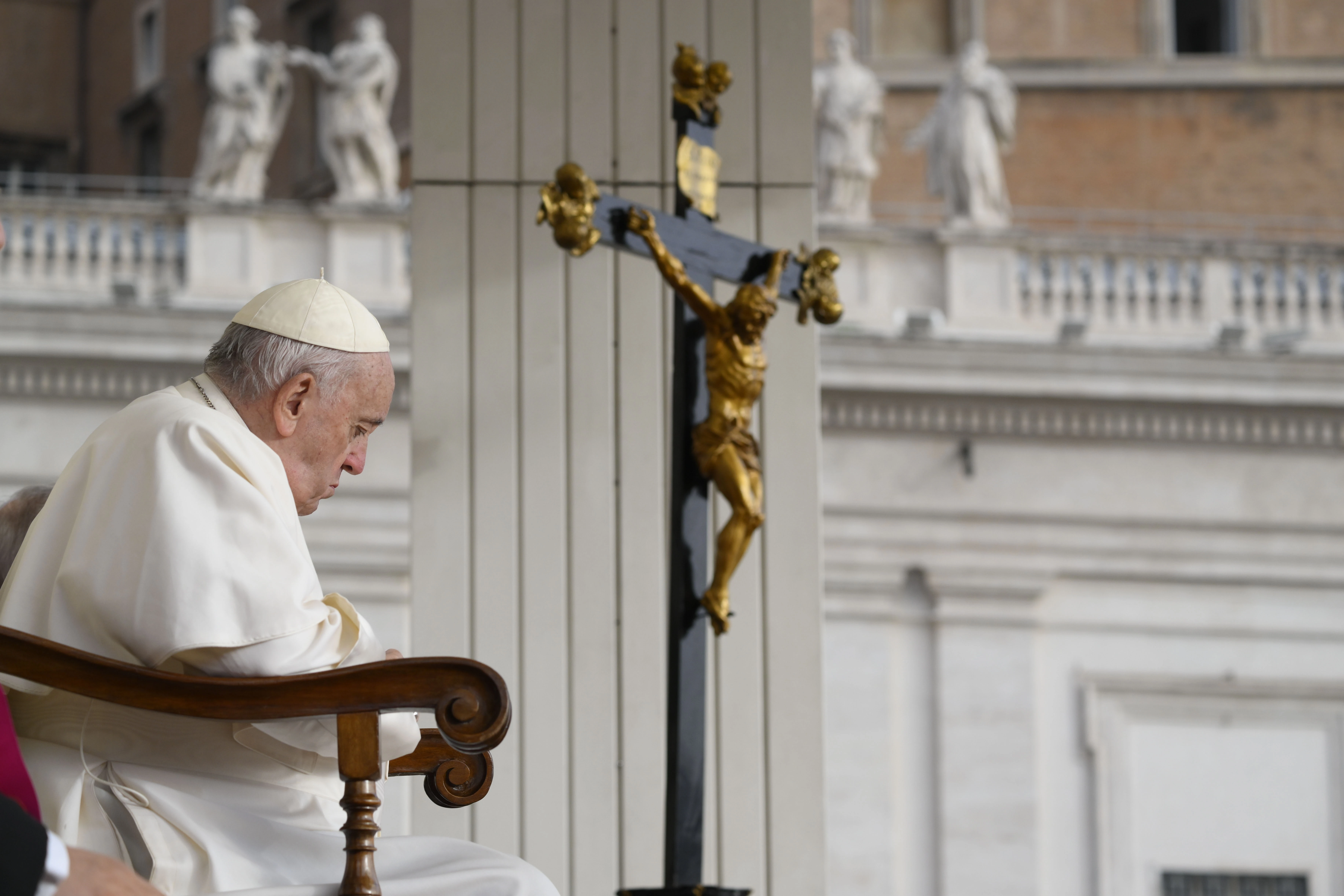 Pope Francis prays in front of a crucifix during his general audience on Oct. 26, 2022.?w=200&h=150