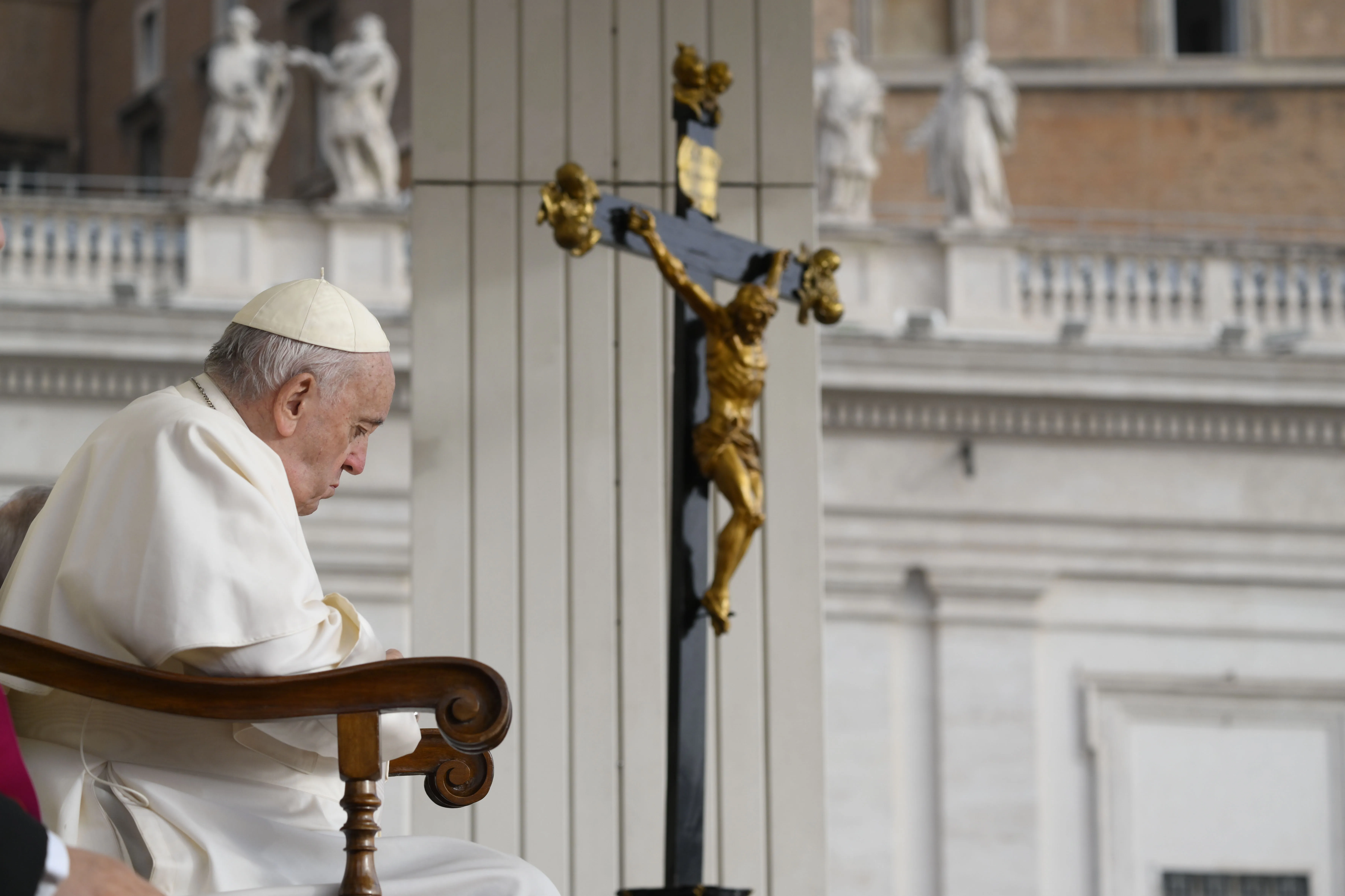Pope Francis prays in front of a crucifix during his general audience on Oct. 26, 2022.?w=200&h=150