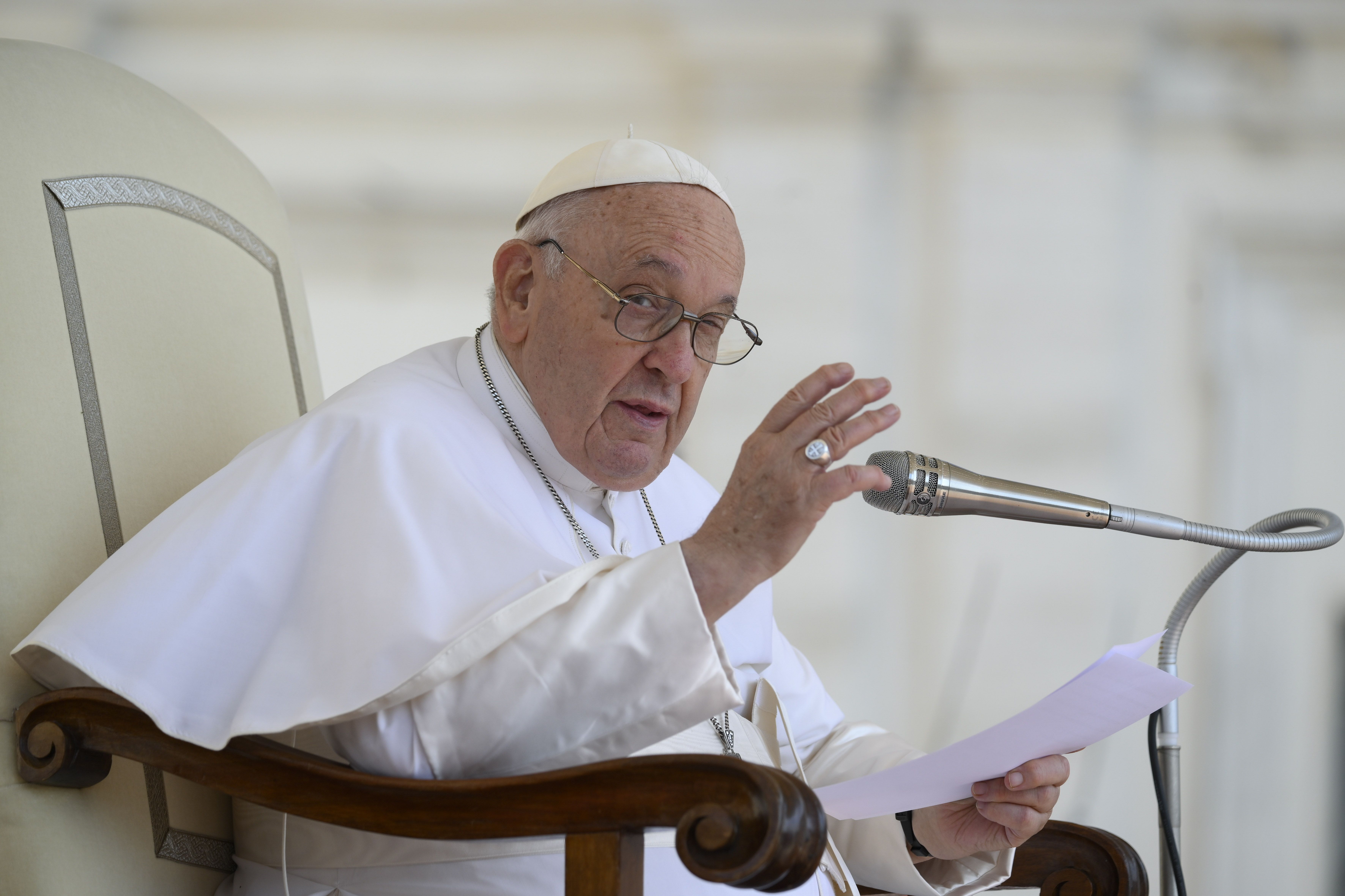 Vatican: Pope Francis has checkup at Rome hospital