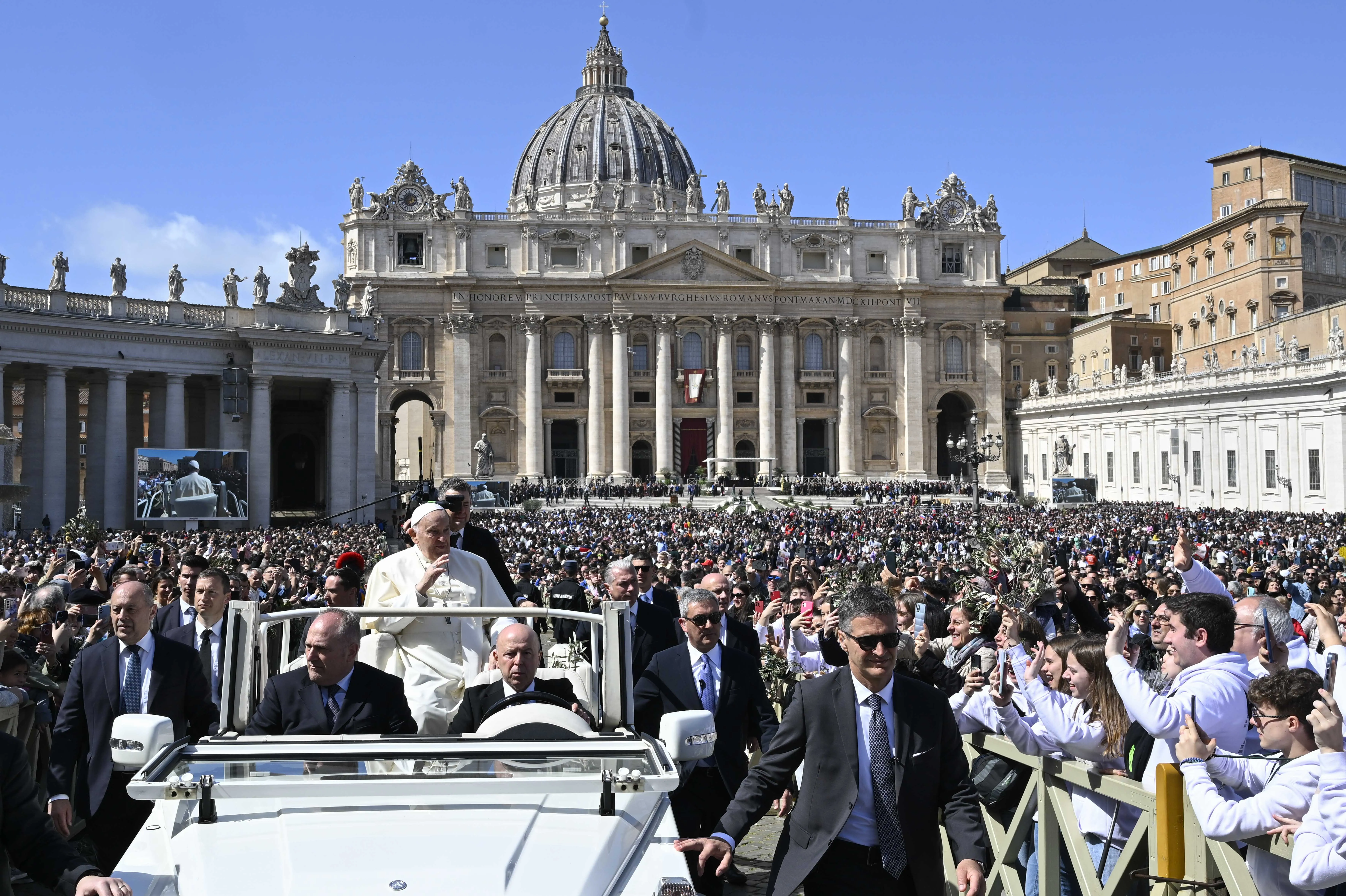 Pope Francis at Palm Sunday Mass in St. Peter's Square on March 24, 2024.?w=200&h=150