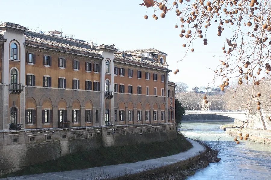 The historic Fatebenefratelli Hospital, on Rome’s Tiber Island.?w=200&h=150