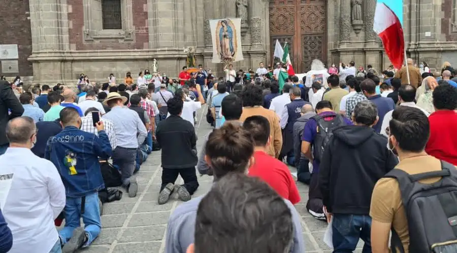 Hundreds of men pray in Santo Domingo Plaza on June 25 at the first-ever Men's Rosary in Mexico City.