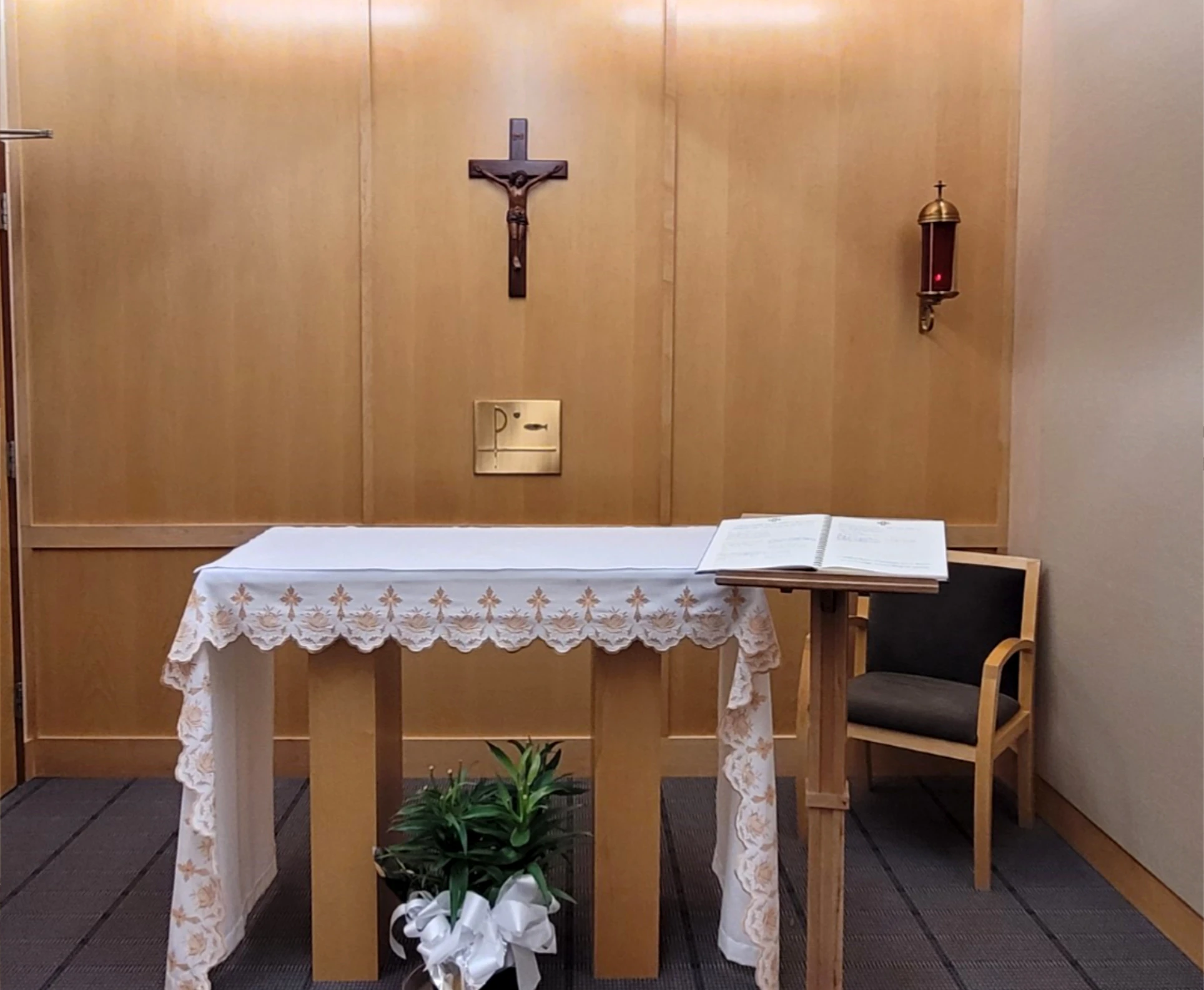 HHS has ordered the Catholic hospital to extinguish the tabernacle candle (pictured) and its chapel.?w=200&h=150