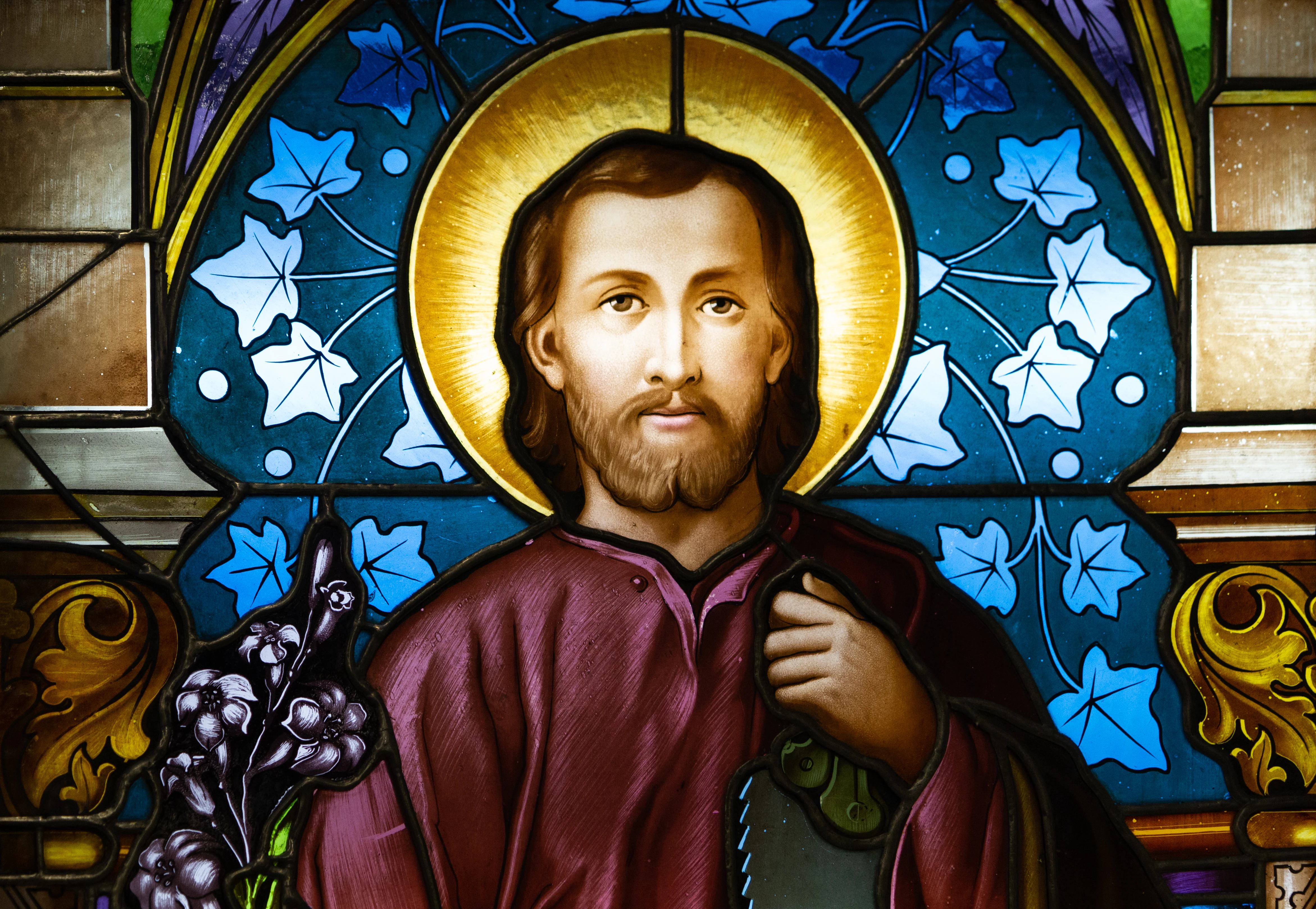 Stained glass window depicting St. Joseph.?w=200&h=150