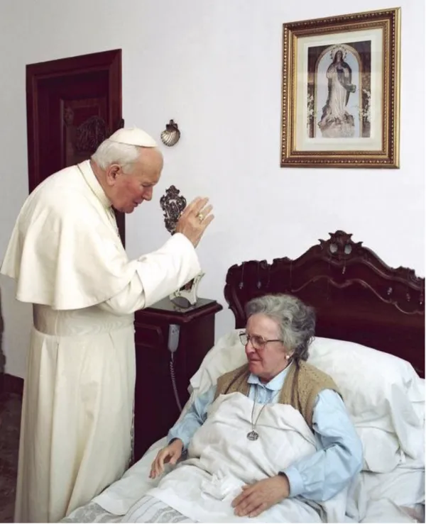 Mother Trinidad receives the blessing of Pope John Paul II on Dec. 15, 1996. Photo courtesy of the Work of the Church