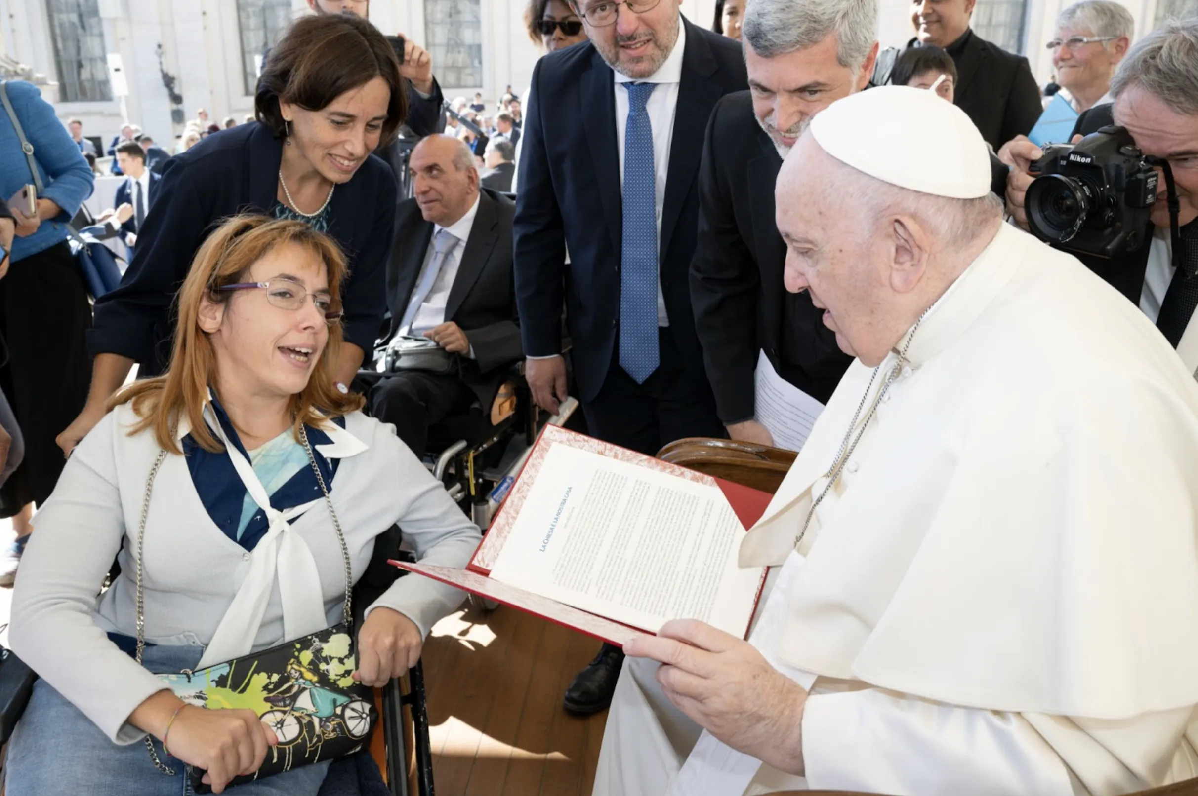 Giulia Cirillo gives Pope Francis a report from Catholics with disabilities on Sept. 21, 2022.?w=200&h=150