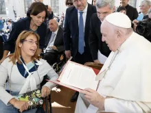 Giulia Cirillo gives Pope Francis a report from Catholics with disabilities on Sept. 21, 2022.