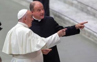 Pope Francis’ with Fr. Peter Harman, rector of the Pontifical North American College, in the Paul VI Hall at the Vatican, Sept. 29, 2021. Pablo Esparza/CNA.