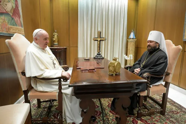 Metropolitan Hilarion Alfeyev meets with Pope Francis at the Vatican, Oct. 6, 2021. Vatican Media.