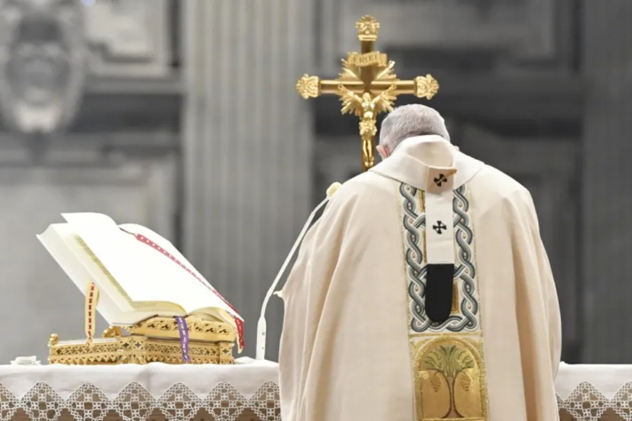 Pope Francis celebrates Mass in St. Peter’s Basilica on the feast of Christ the King, Nov. 21, 2021.?w=200&h=150