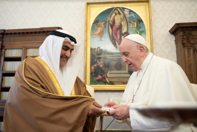 Sheikh Khalid bin Ahmed Al Khalifa, special envoy of the King of Bahrain, meets Pope Francis at the Vatican, Nov. 25, 2021.