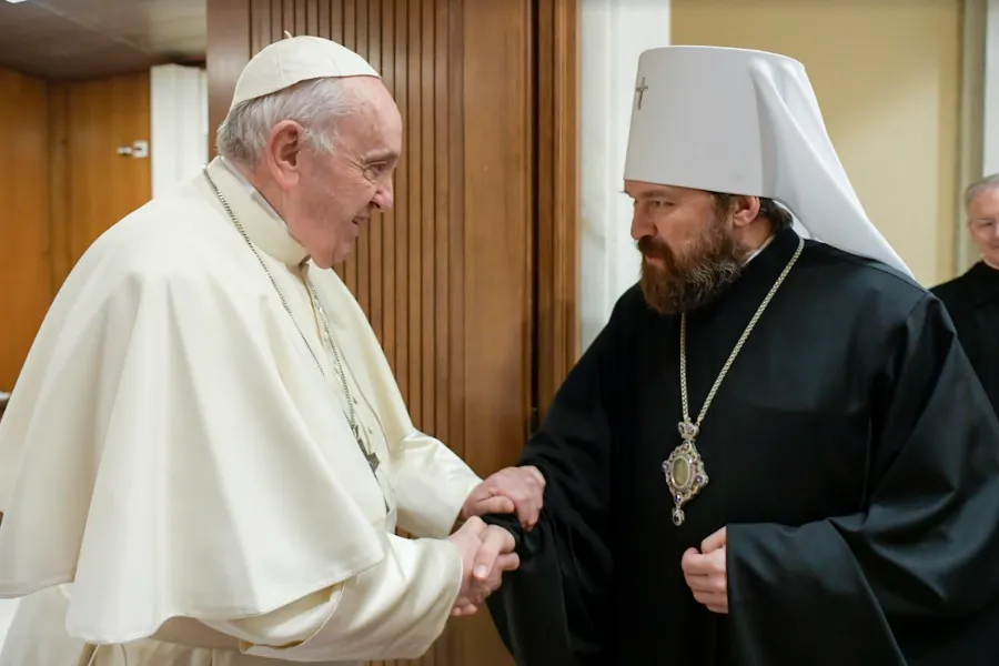 Metropolitan Hilarion Alfeyev meets with Pope Francis at the Vatican, Dec. 22, 2021?w=200&h=150