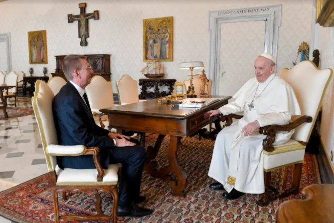 Pope Francis meets Latvian foreign minister Edgars Rinkēvičs at the Vatican, March 14, 2022