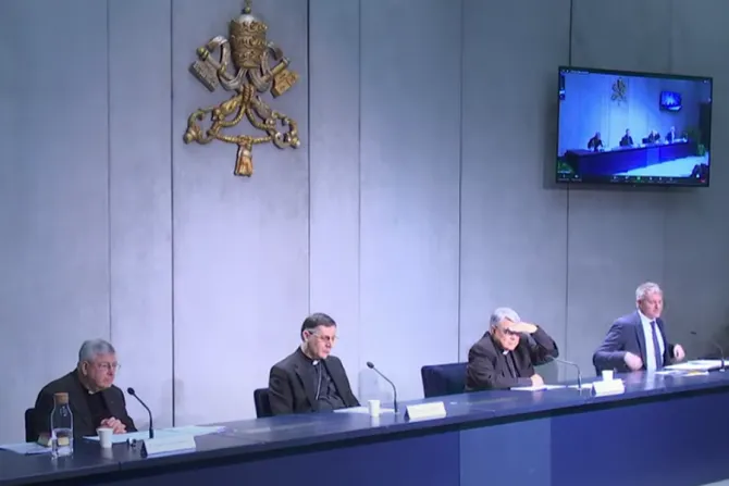 Una conferencia de prensa del Vaticano presentando la nueva constitución Praedicate evangelium
