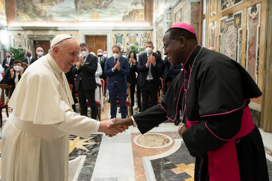 Pope Francis meets members of the voluntary organization Ho Avuto Sete at the Vatican’s Clementine Hall, March 21, 2022.?w=200&h=150