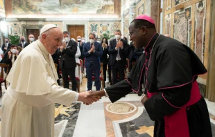 Pope Francis meets members of the voluntary organization Ho Avuto Sete at the Vatican’s Clementine Hall, March 21, 2022. Vatican Media.