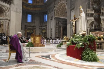 Pope Francis reads the Act of Consecration to the Immaculate Heart of Mary in St. Peter’s Basilica, March 25, 2022