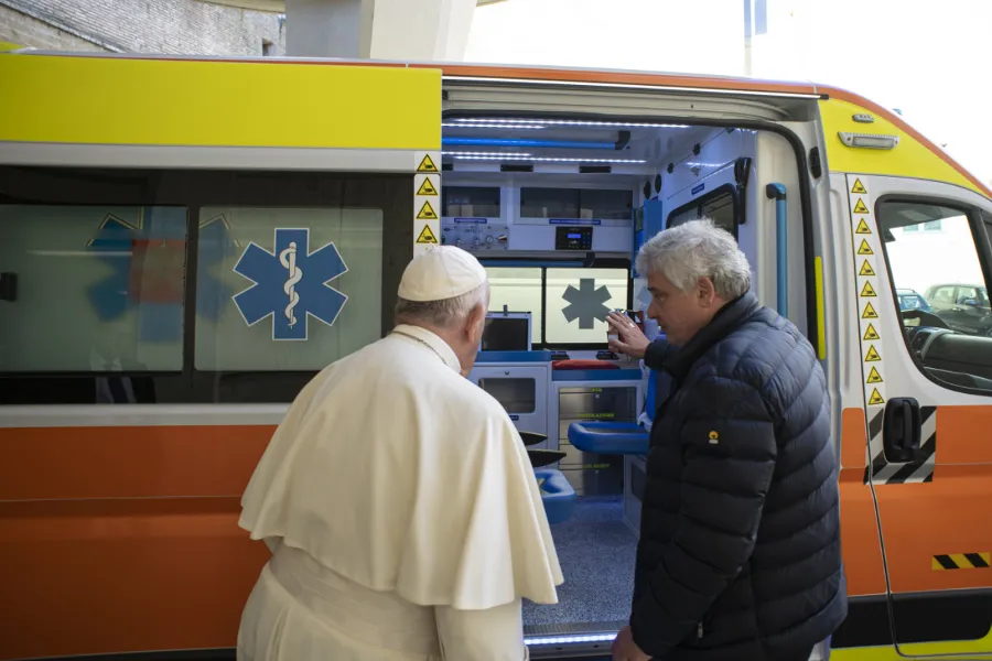 Pope Francis and Cardinal Konrad Krajewski with the ambulance bound for Ukraine.?w=200&h=150