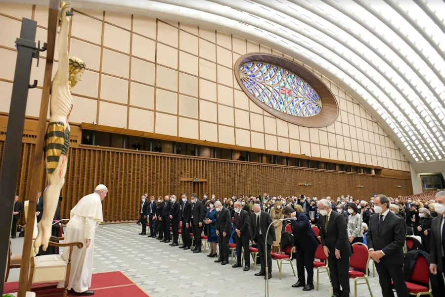 Pope Francis meets members of Italy’s High Council of the Judiciary at the Paul VI Audience Hall, April 8, 2022.?w=200&h=150