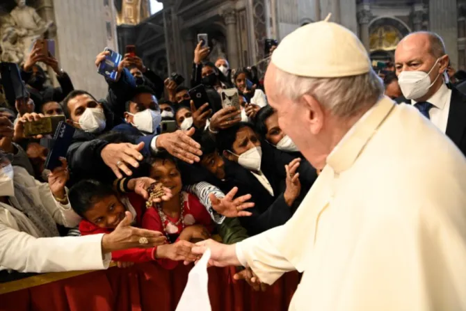 Pope Francis meets with the Sri Lankan community in Italy in St. Peter’s Basilica, April 25, 2022