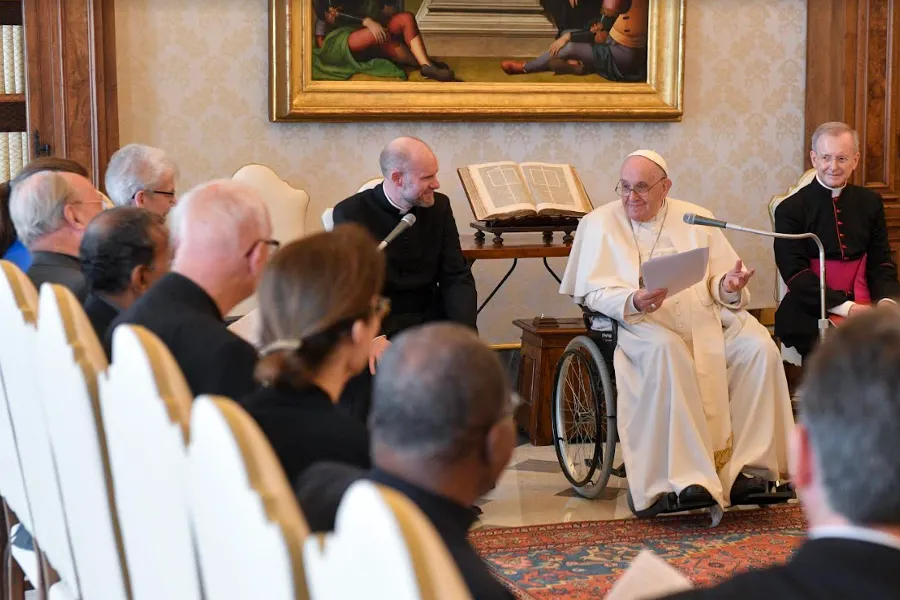 Pope Francis meets with members of the Anglican-Roman Catholic International Dialogue Commission (ARCIC) at the Vatican, May 13, 2022.?w=200&h=150