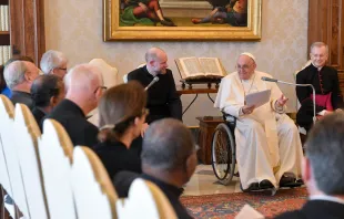 Pope Francis meets with members of the Anglican-Roman Catholic International Dialogue Commission (ARCIC) at the Vatican, May 13, 2022. Vatican Media.