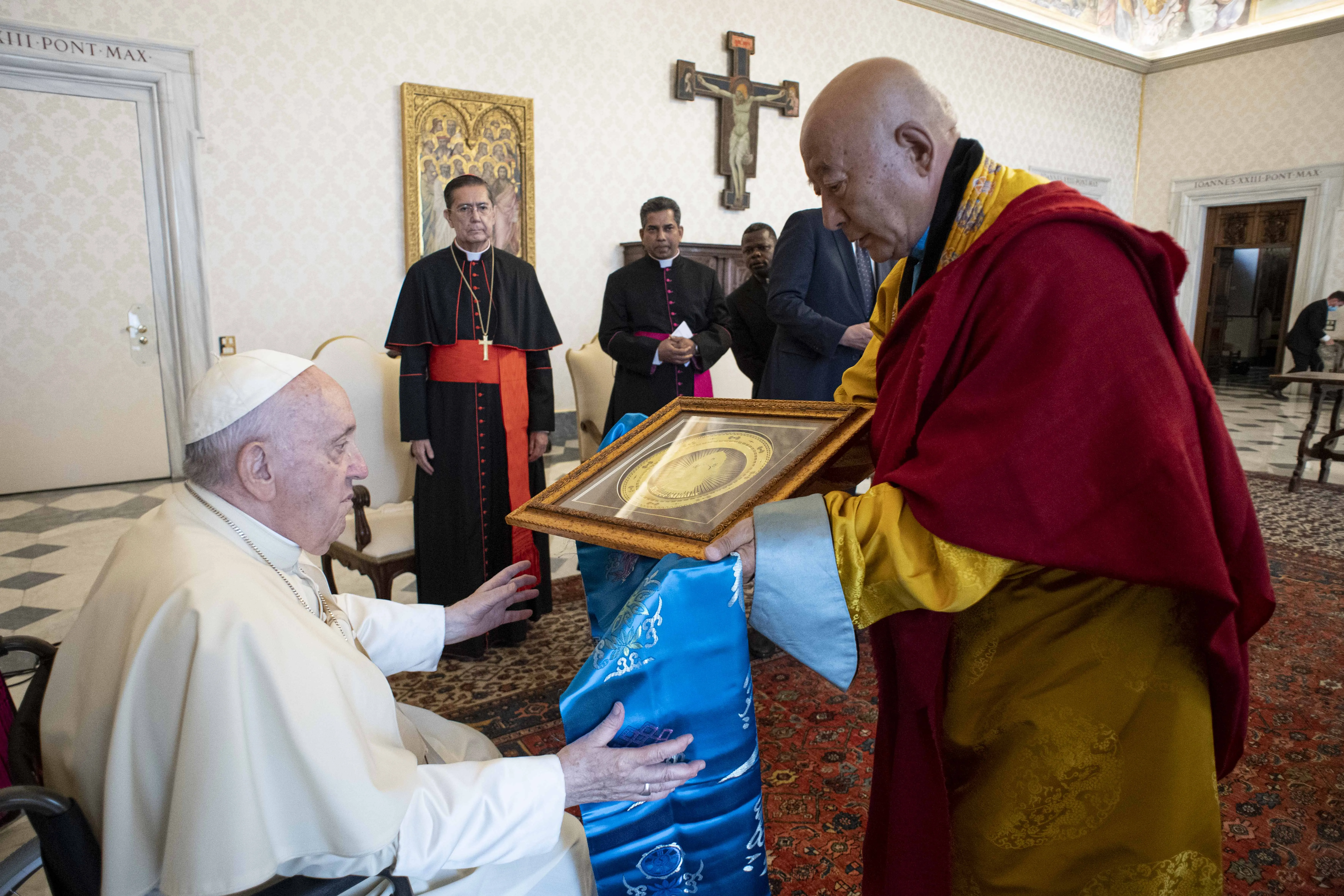 Pope Francis met with an interreligious delegation including leaders of Buddhism in Mongolia on May 28, 2022?w=200&h=150