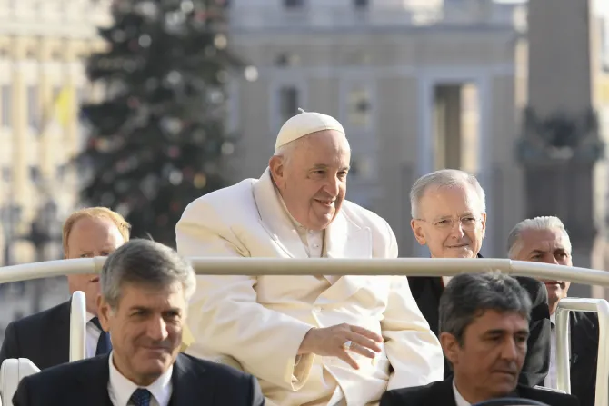 Pope Francis greeting pilgrims