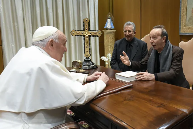 Pope Francis meeting with Roberto Benigni 2