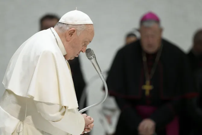 Pope Francis pray