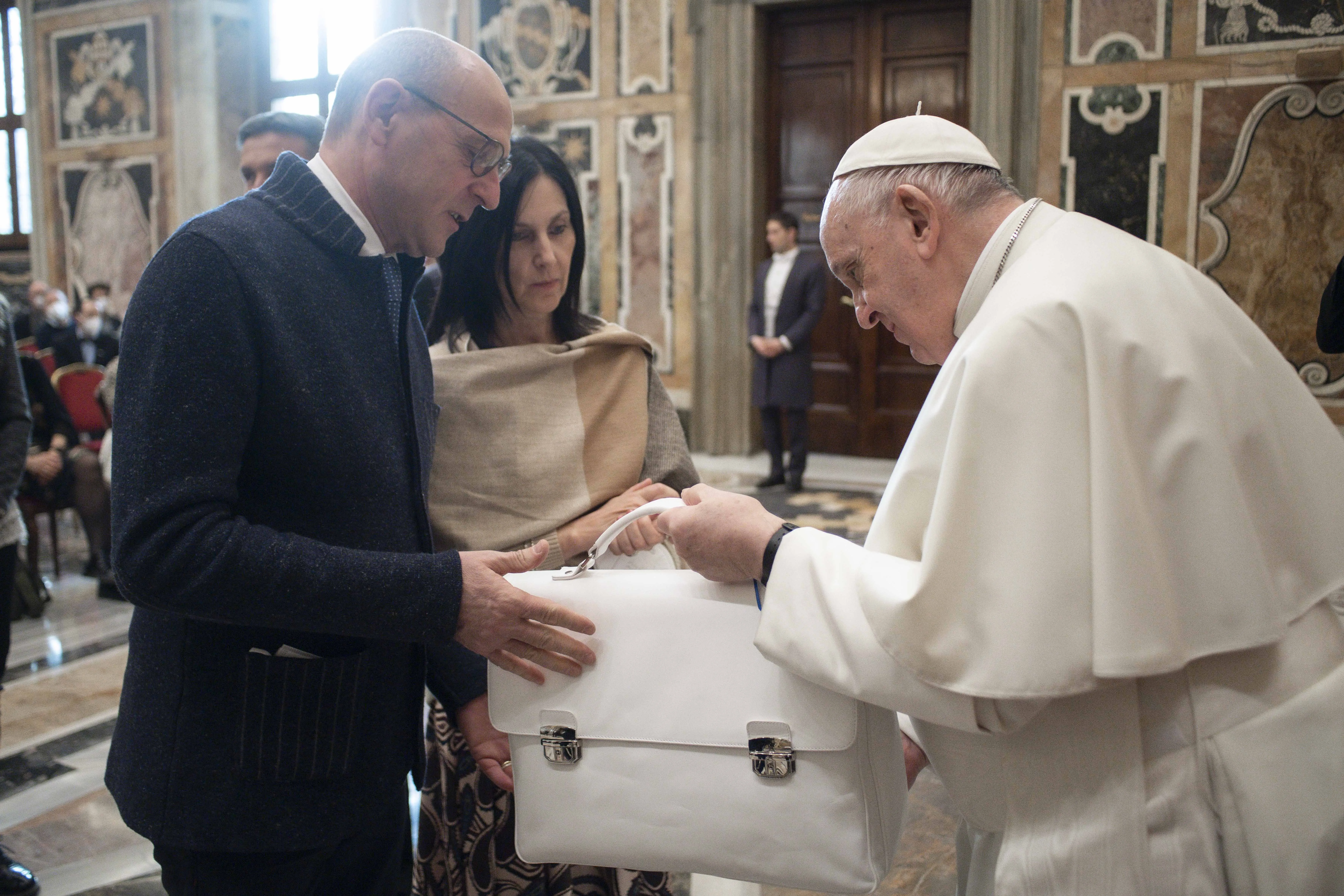 Pope Francis welcomes members of the Italian Association of Leather Chemists during an audience in the Clementine Hall of the Vatican Apostolic Palace on January 29, 2022.?w=200&h=150