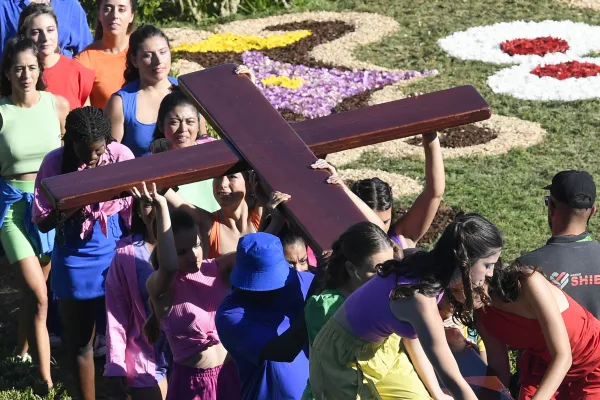 Young people prepare the cross used in the welcoming ceremony with Pope Francis for World Youth Day at Eduardo VII Park in Lisbon, Portugal, Aug. 3, 2023. Credit: Vatican Media