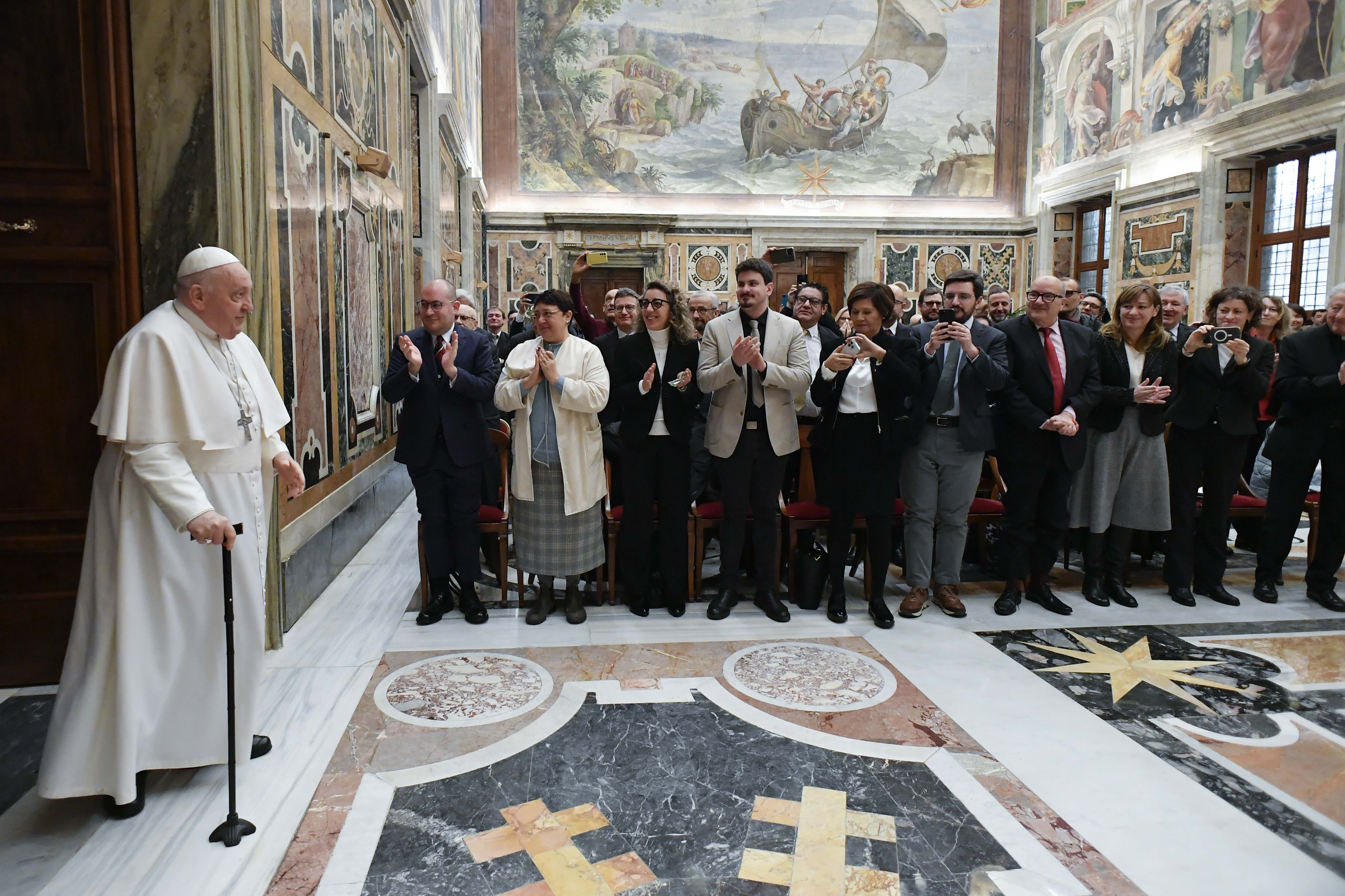 Pope Francis thanks Vatican journalists for reporting on scandals in the Church