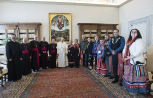 Representatives of the Métis Nation in Canada meet Pope Francis at the Vatican, March 28, 2022. Vatican Media.