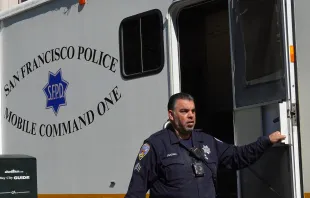 A San Francisco police officer steps out of the mobile command unit in San Francisco, California. Credit: Justin Sullivan/Getty Images