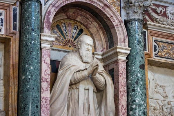 Statue of Pope Sixtus V in a chapel of the Basilica of St. Mary Major in Rome. Credit: Raksan36studio/Shutterstock