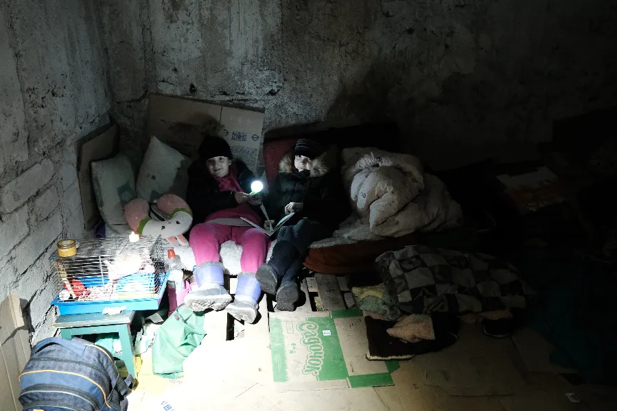 Children shelter in a basement in Mariupol, southeastern Ukraine, amid Russian bombardment on March 5, 2022.?w=200&h=150