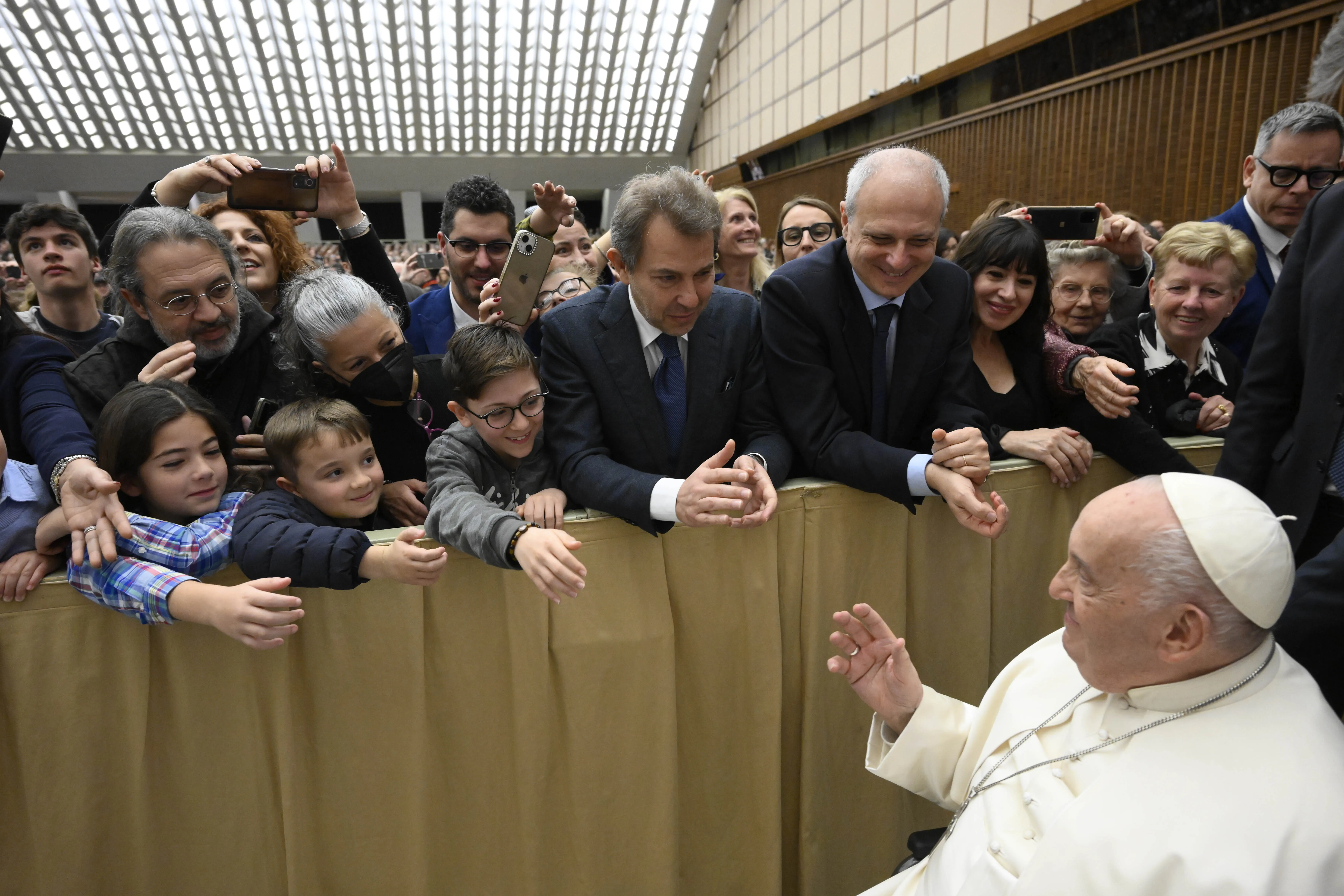 Pope Francis greets staff and families of RAI, Italy’s national public broadcasting company, March 23, 2024.?w=200&h=150