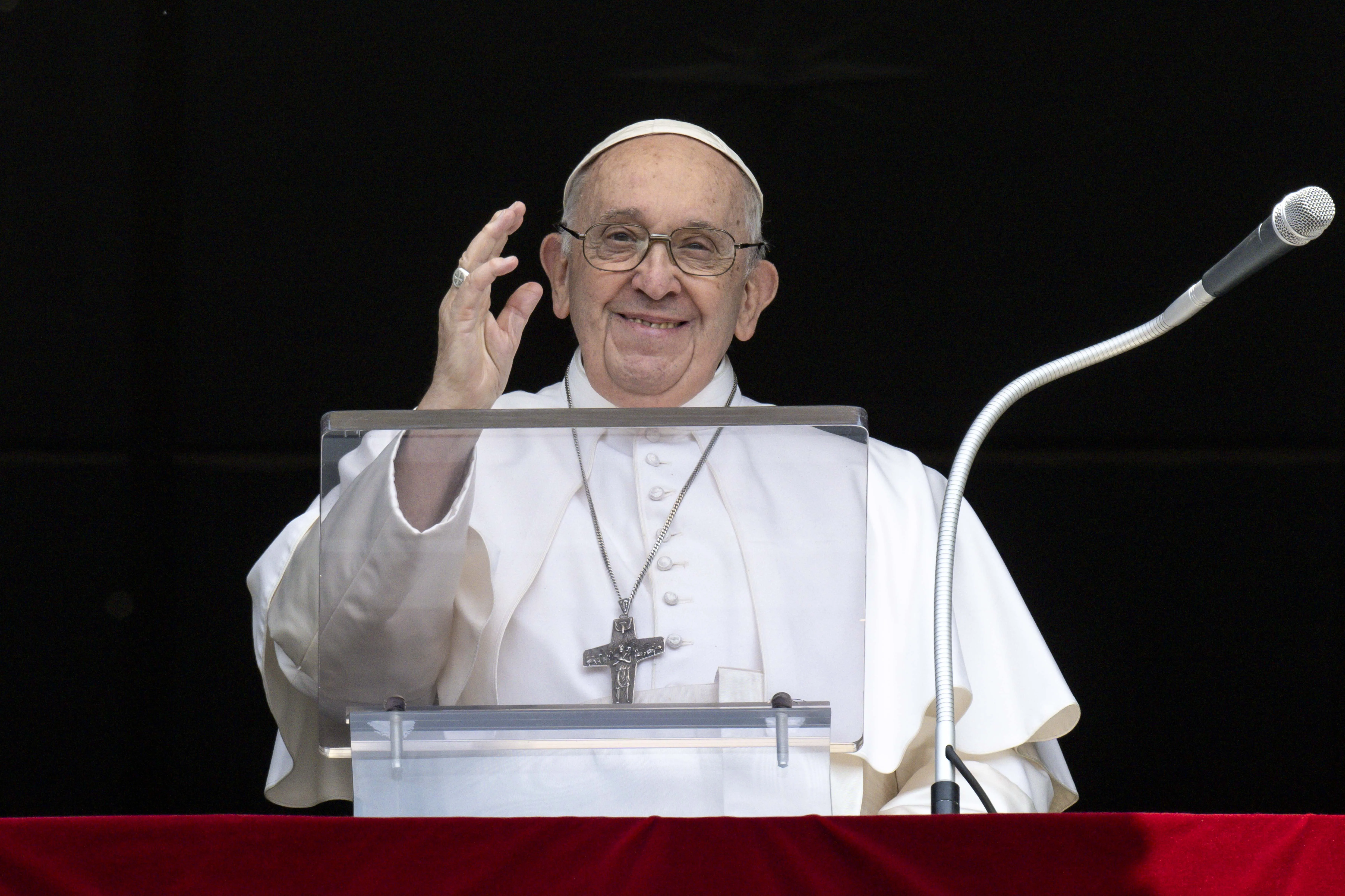 Pope Francis appeared in the window of the Vatican’s Apostolic Palace on Sunday, June 18 to make his first public speech since his release from the hospital.?w=200&h=150