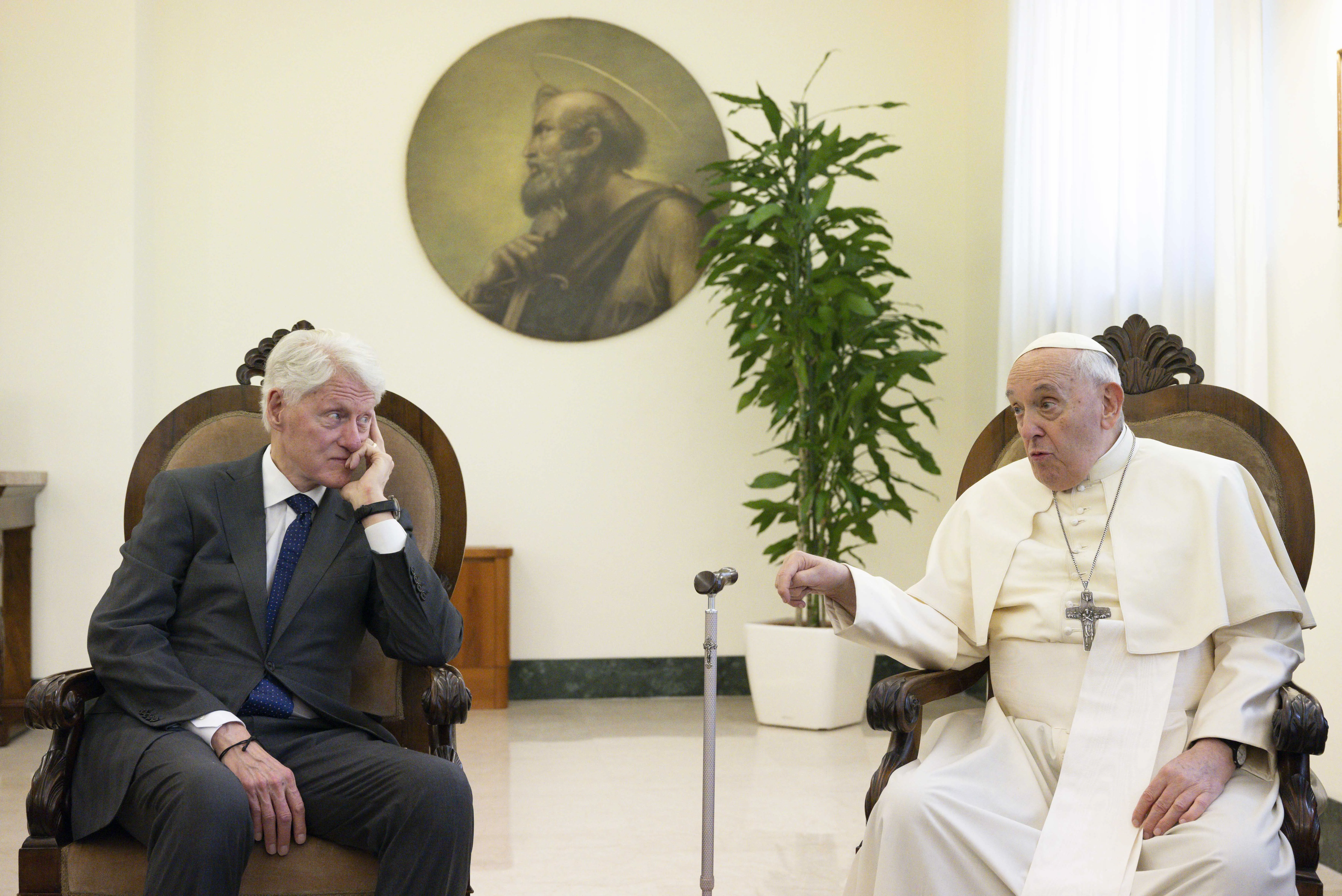 Former President Bill Clinton and Pope Francis.?w=200&h=150
